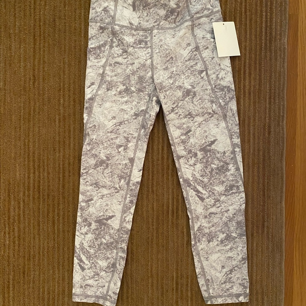 NWT Lululemon Running Capri 23”